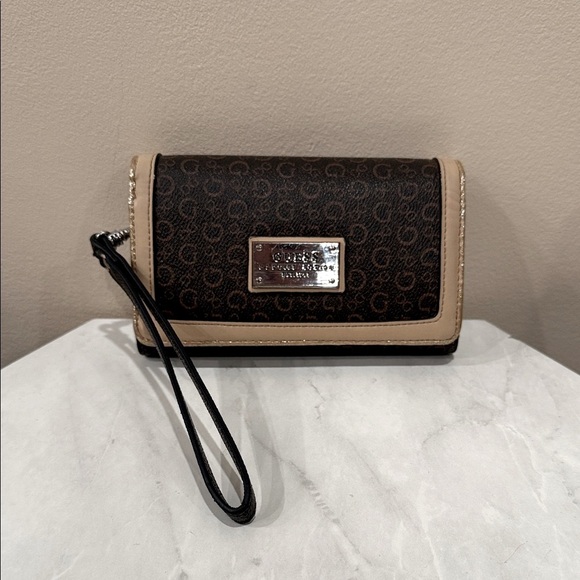 🔥Guess Brown and Tan Wristlet Wallet🔥 - Picture 1 of 3